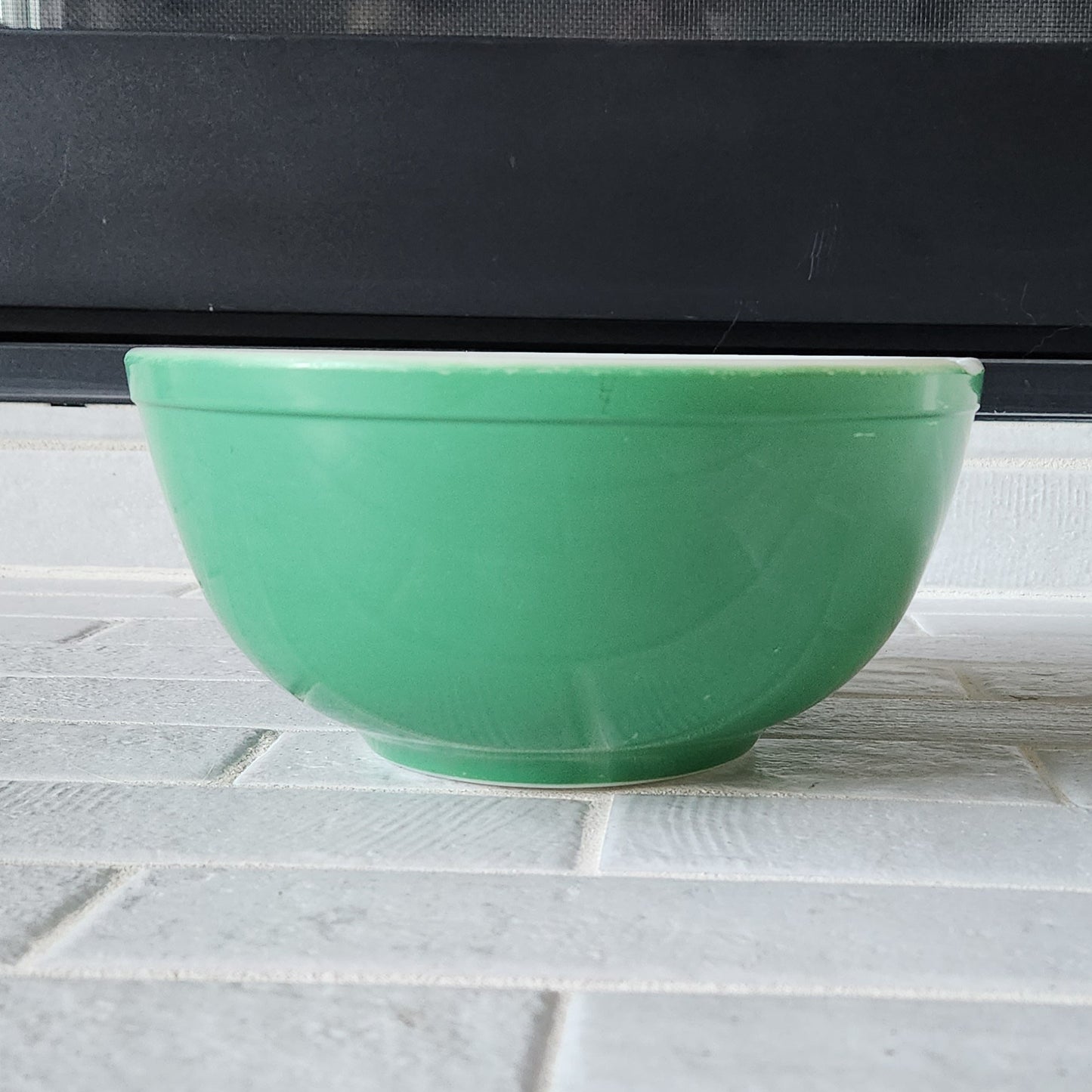 1940s Pyrex Primary Green 2.5qt Mixing Bowl