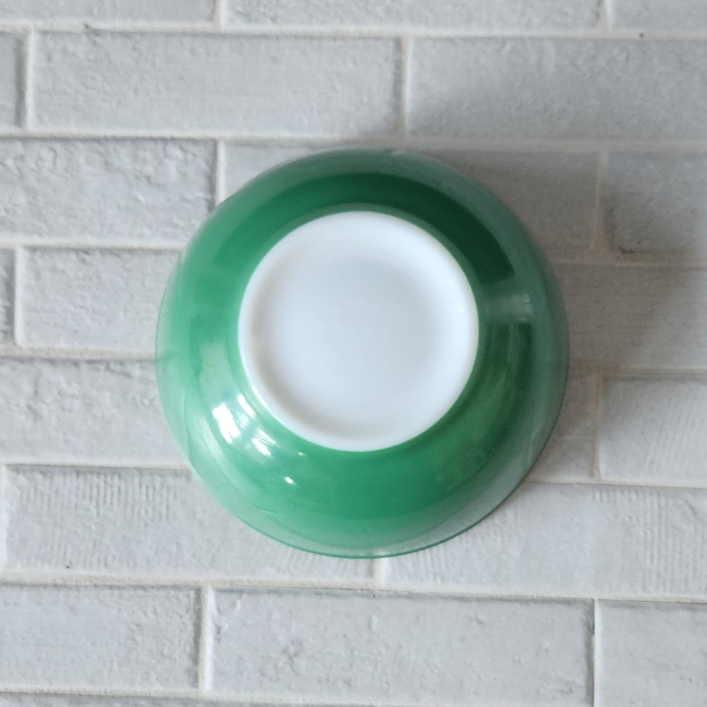 1940s Pyrex Primary Green 2.5qt Mixing Bowl