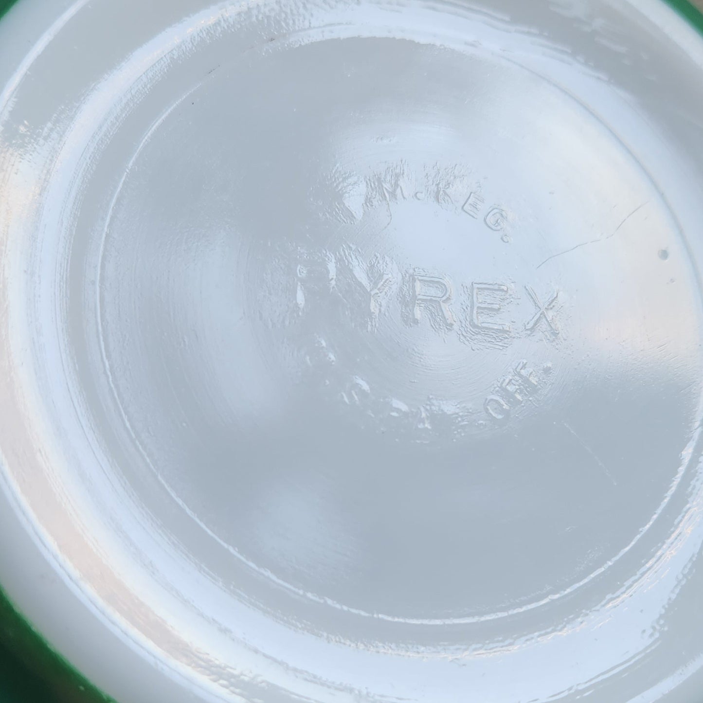 1940s Pyrex Primary Green 2.5qt Mixing Bowl