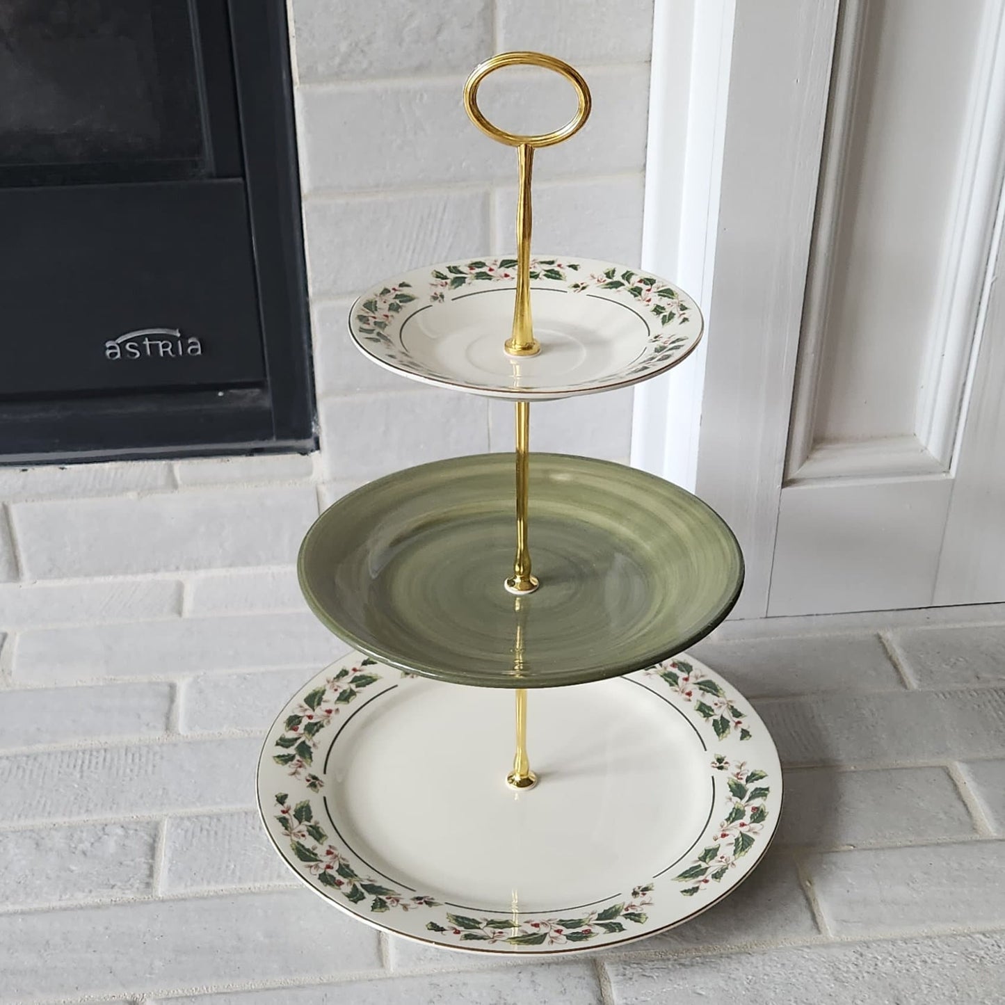 3 Tier Cake Stand Holly Pattern