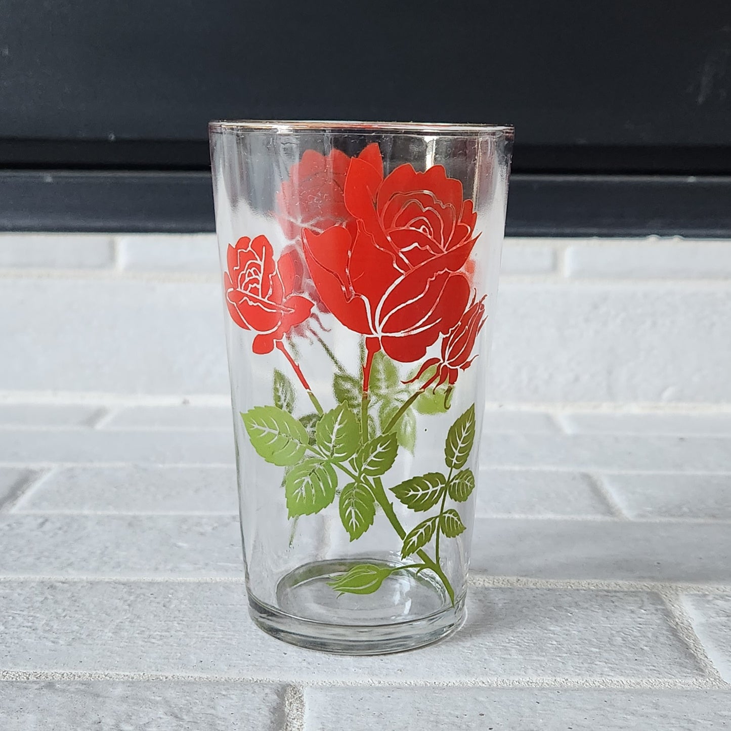 MCM 8 Red Rose Tea Tumblers Gold Rim with Gold Carrier