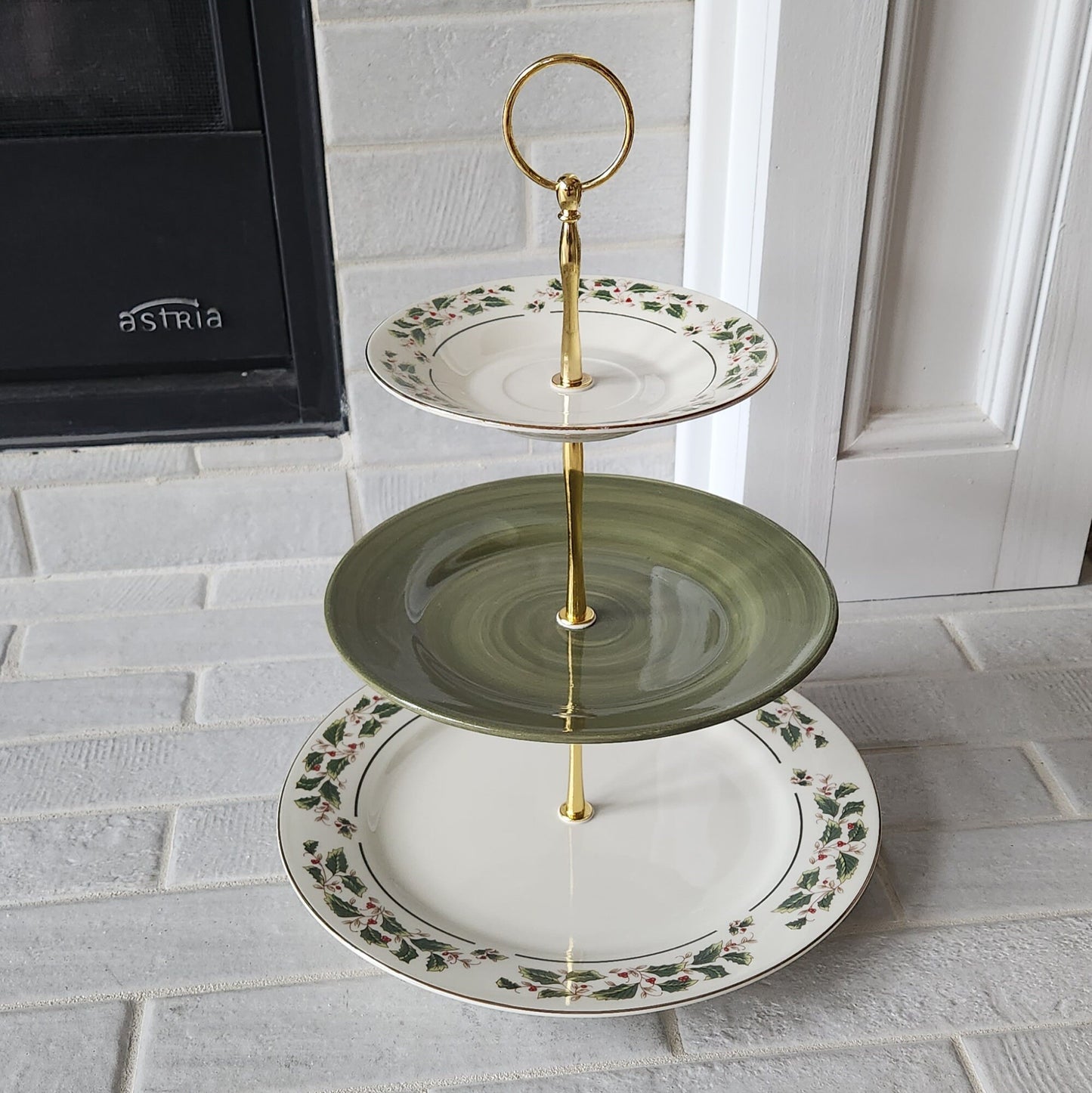3 Tier Cake Stand Holly Pattern